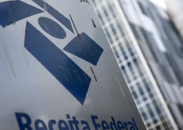 RECEITA ALERTA PARA GOLPES COM TAXA FALSA SOBRE PIX