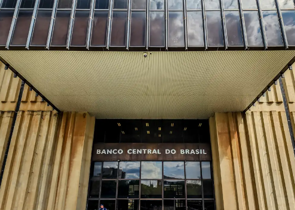 BANCO CENTRAL ANUNCIA PRIMEIRA INTERVENÇÃO NO CÂMBIO EM 2025