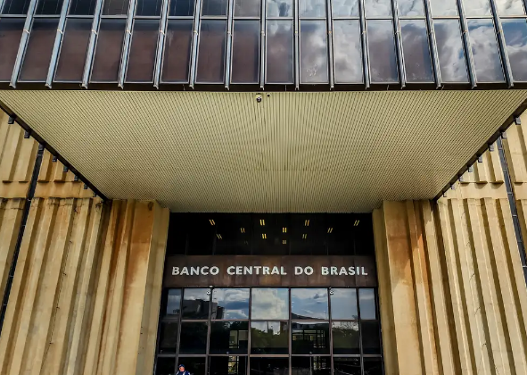 COPOM ELEVA JUROS BÁSICOS DA ECONOMIA PARA 13,25% AO ANO