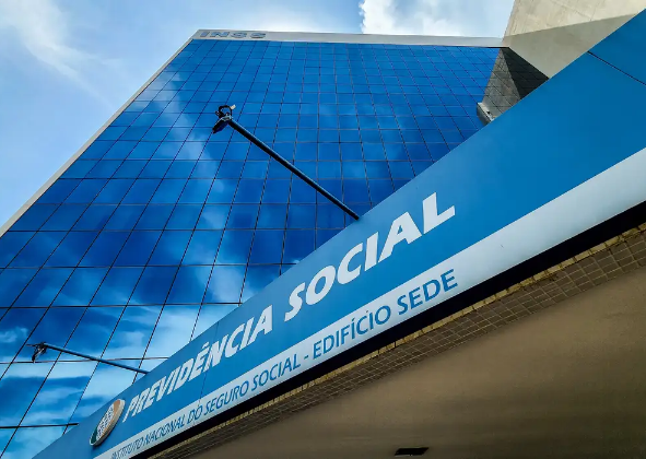 MENSAGENS FALSAS PROMETEM RESSARCIMENTO DE DESCONTOS A APOSENTADOS