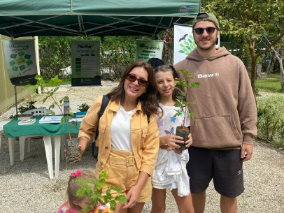 NATUREZA PRESENTE! DOAÇÃO DE MUDAS DE ÁRVORES NATIVAS DA MATA ATLÂNTICA NO HORTO MUNICIPAL