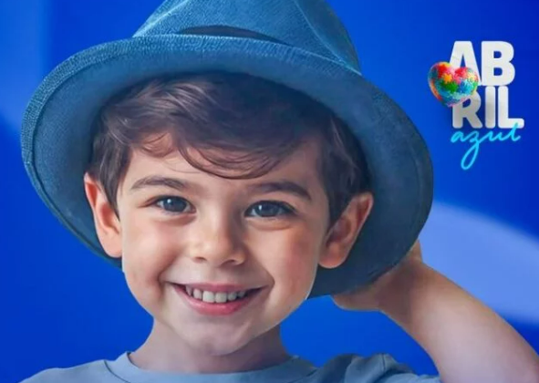 FORTE SÃO MATEUS RECEBE ILUMINAÇÃO ESPECIAL EM ALUSÃO À CAMPANHA ABRIL AZUL