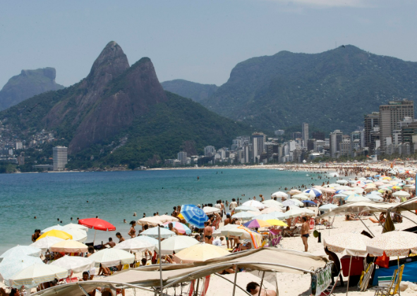 RJ RECEBE 900 MIL TURISTAS INTERNACIONAIS EM 4 MESES E ATINGE METADE DA META PARA 2025