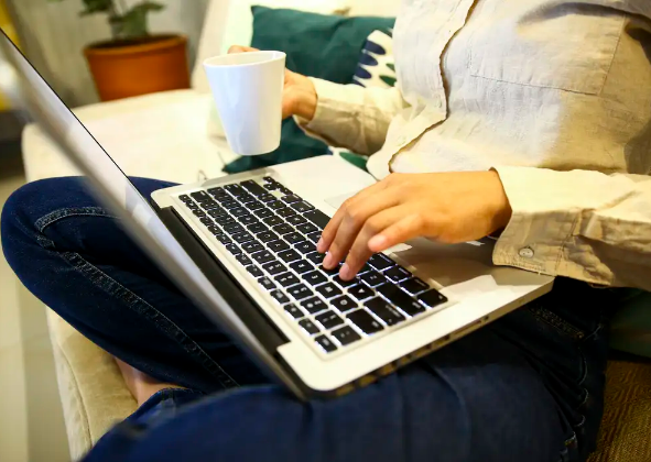 GOLPES NO DIA DAS MÃES: VEJA COMO SE PROTEGER NAS COMPRAS ONLINE